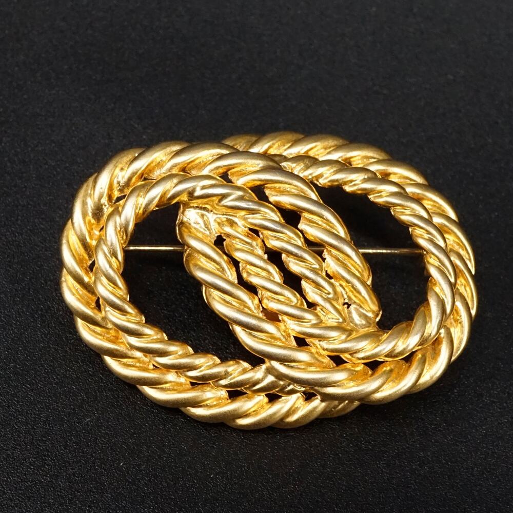 Interlocking Rope Design Gold Tone Oval Brooch Pin Rope Motif Nautical Openwork